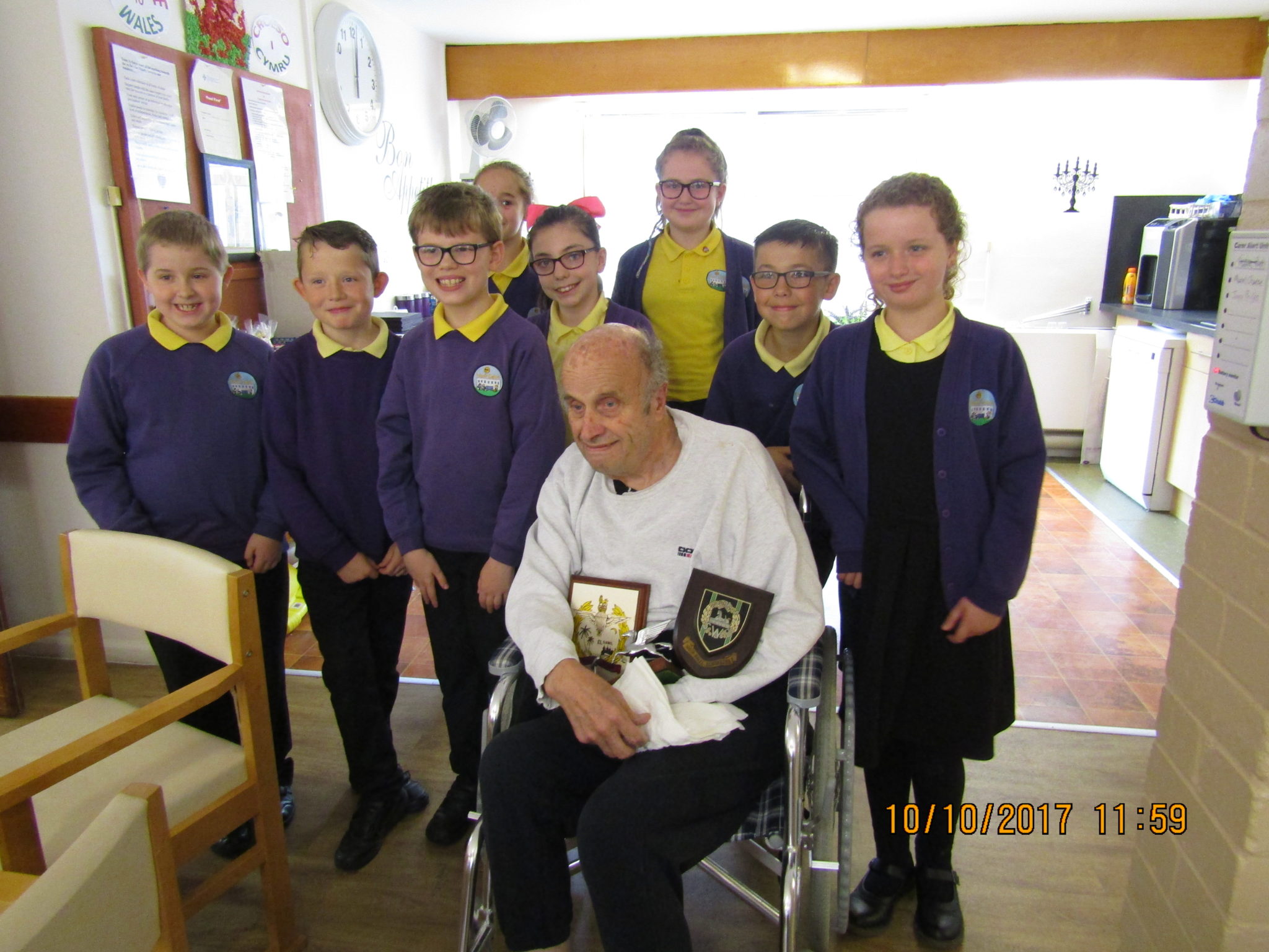 Nant Celyn Primary School pupils at Ty Gwyn Care Home