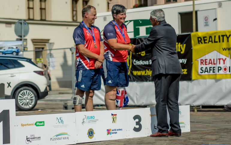 Dave Phillips and Hazel Chaisty are presented with their bronze medals at the European Para-Archery Championships (pic credit: http://www.archeryeurope.org/)