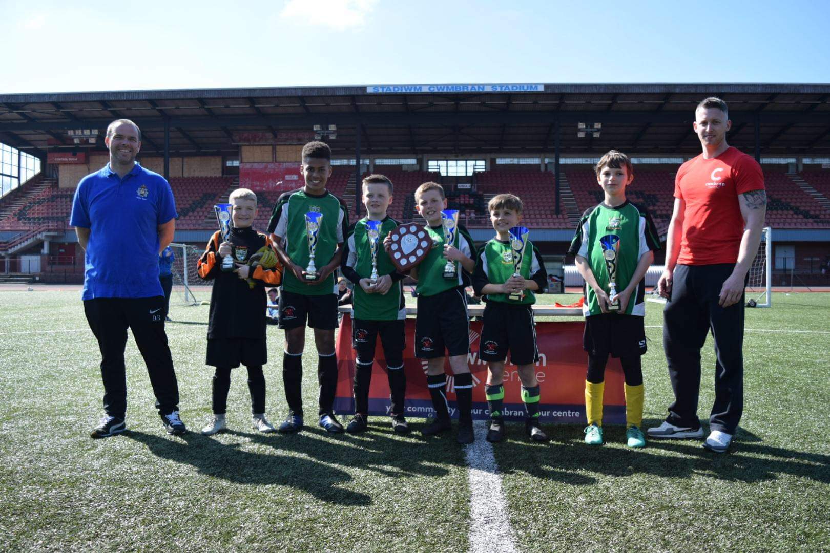 Garnteg Primary School football team