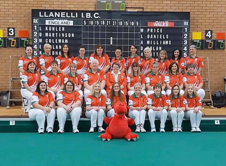Marion Purcell with the Wales indoor bowling team