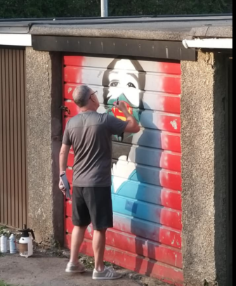 Lyndon Reynolds working on his mural