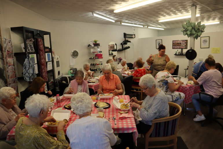 Women eating lunch