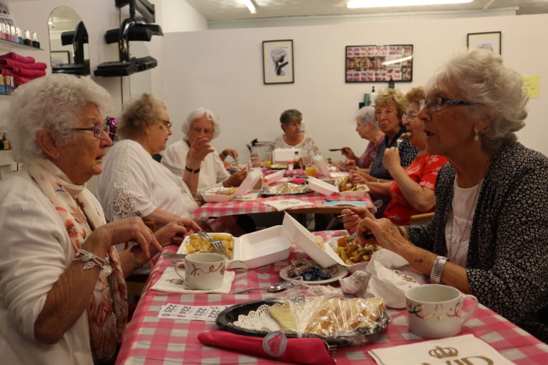 Women eating lunch