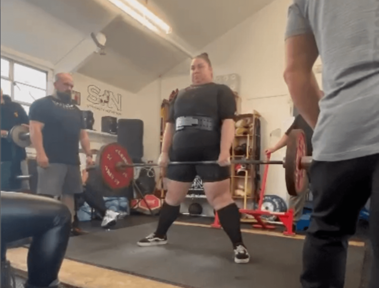 Woman doing a deadlift in a gym