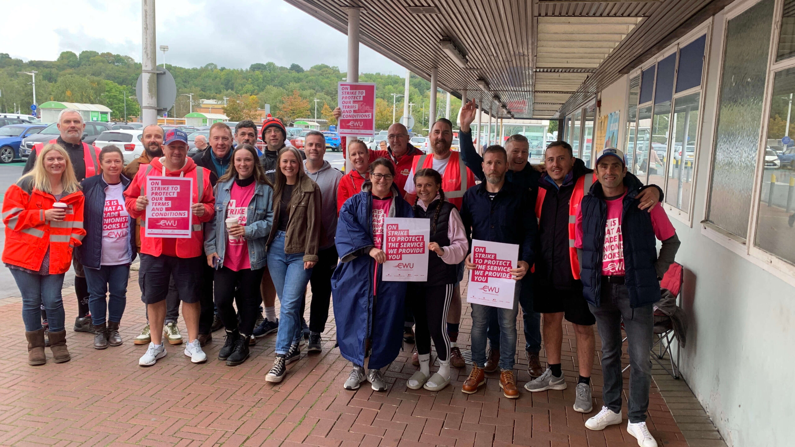 royal mail workers on a picket line