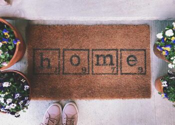 a doormat with the word 'home' on it
