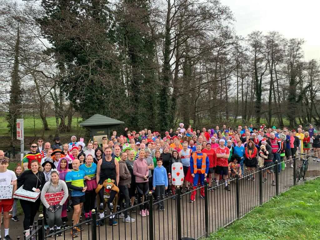 around 140 runners at start of race