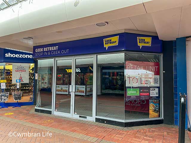 a vacant town cetnre shop