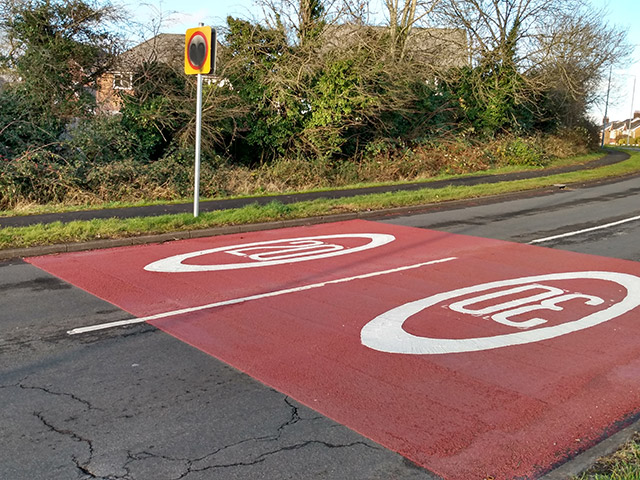 a vandalised 20mph sign