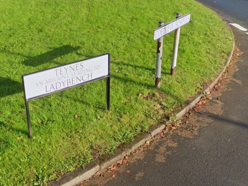 Two Cwmbran street signs foul fall of Welsh language rules