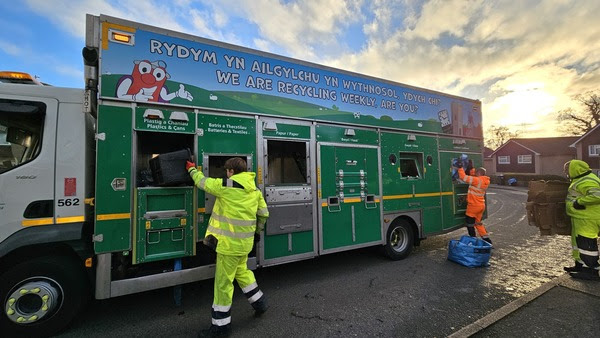 a torfaen recycling lorry