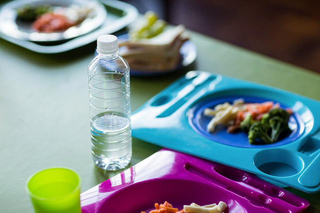 a tray with food on and bottle of water