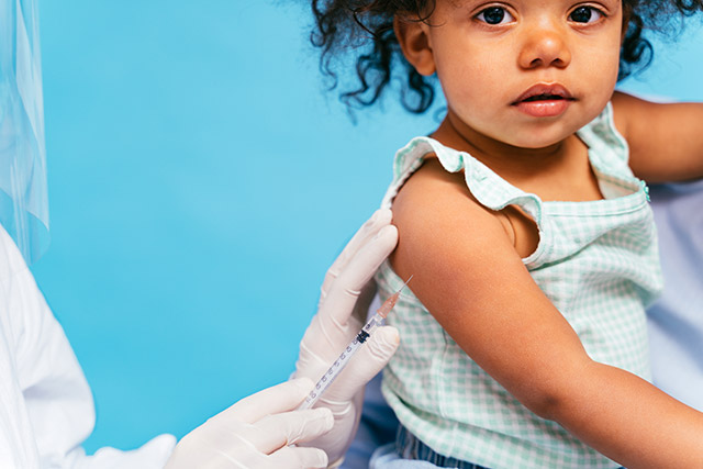 child gets vaccinated with injection