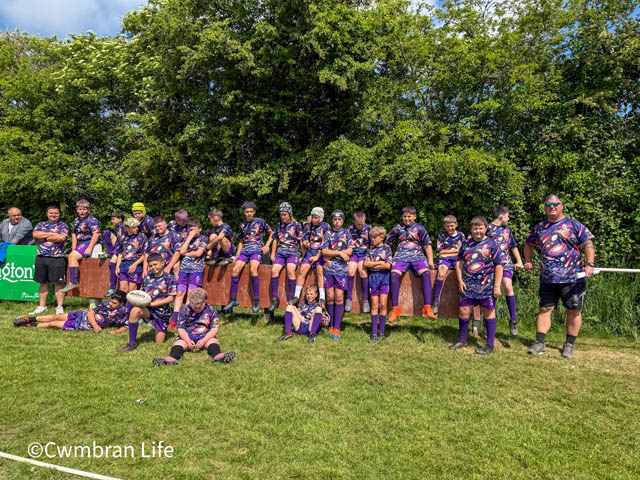 a team photo of Cwmbran RFC under 12s