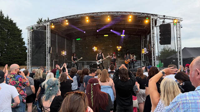 Guns2Roses on stage at Crowfest